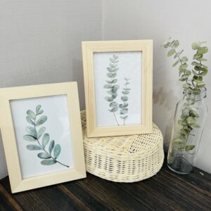 กรอบรูปตั้งโต๊ะ กรอบไม้สนพร้อมรูปภาพ ขนาด4x6นิ้ว (ด้านหน้าเป็นกระจก) 2/ชิ้น