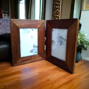 กรอบรูปไม้สัก แบบบานคู่ ใส่รูปภาพขนาด 4x6 นิ้ว
